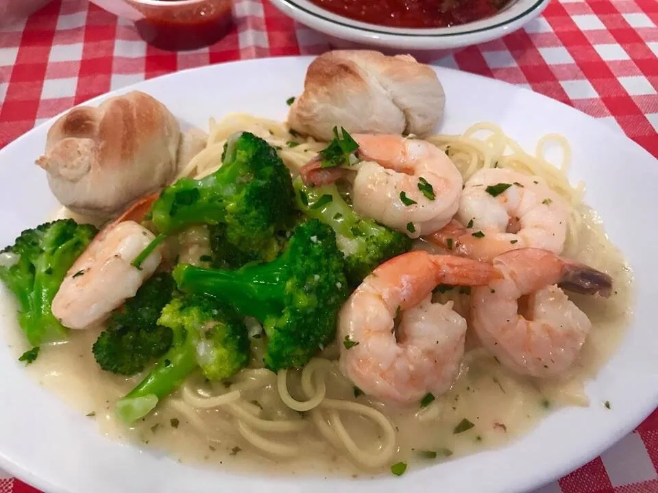 Shrimp scampi with spaghetti